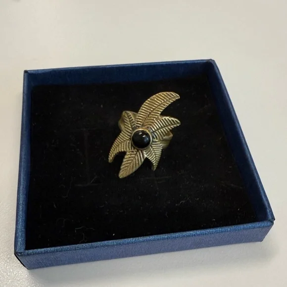 Gold Starfish Ring with Black Stone - Picture 2 of 10